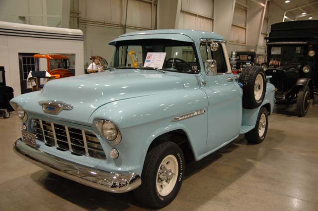 A mediados de los años 50 Chevrolet ofrecía el pick up 3100.
